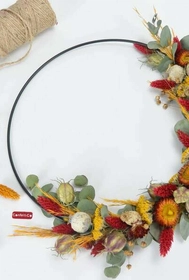 Droogbloemen aan een ring bevestigen
